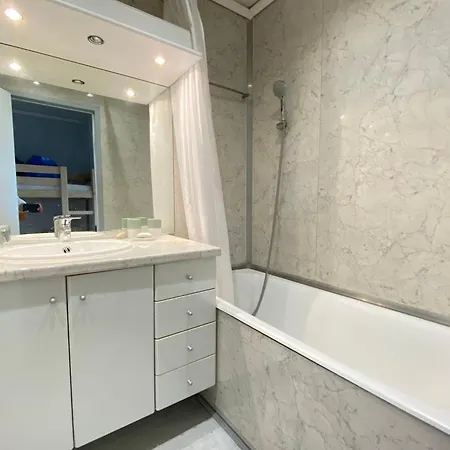 Lägenhet Lovely 4-person - Pool And Sea